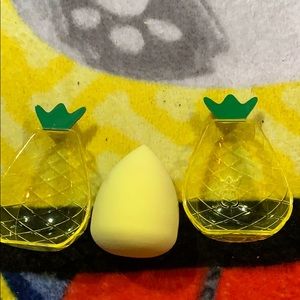 Beauty blender with a case